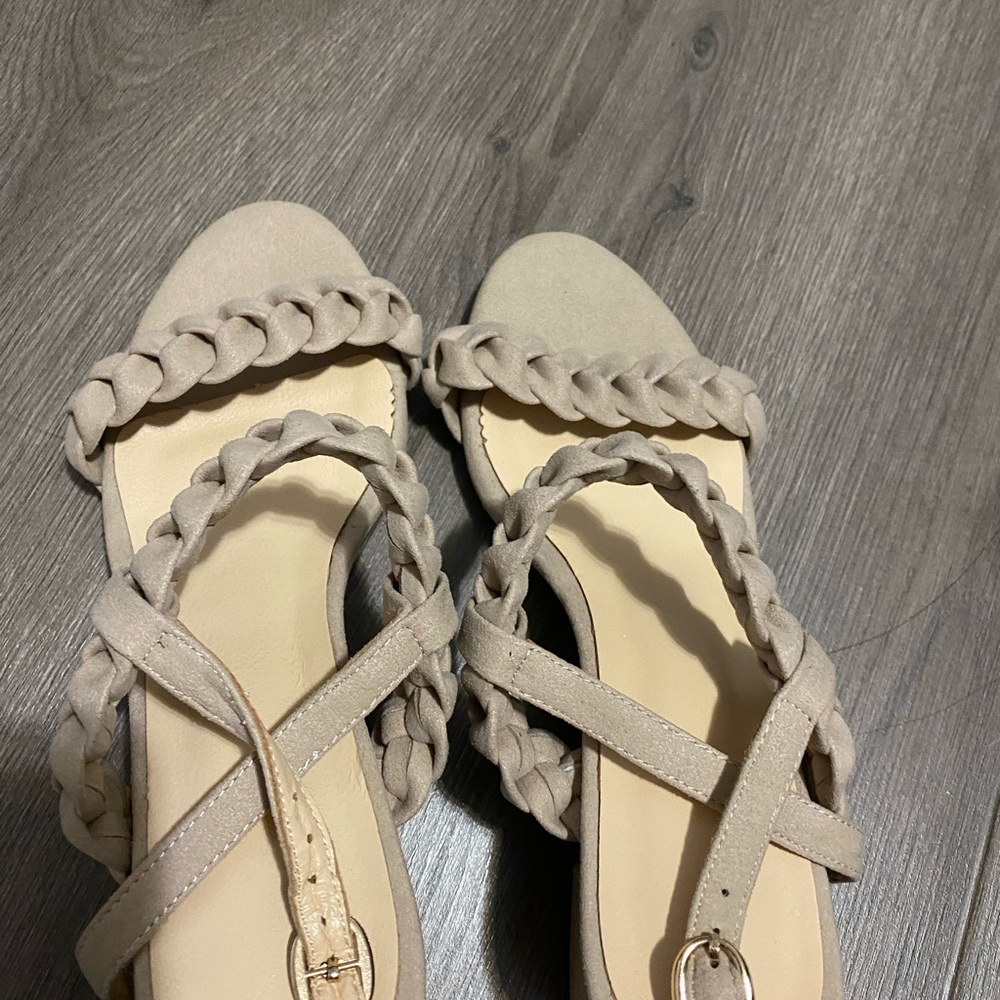 Sandal - Picture 2 of 3